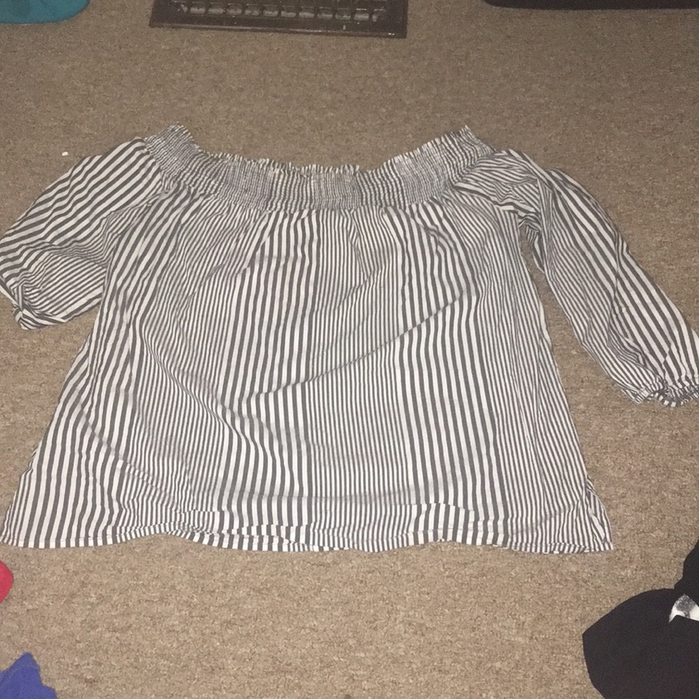 Off the shoulder cute shirt